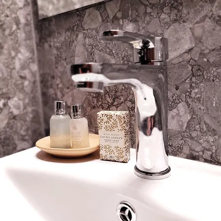 Studio Luxe By Goldenland 아파트 *